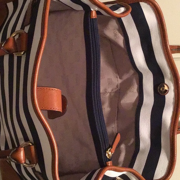BRAND NEW MICHAEL KORS  STRIPED CANVAS W/TAN LEATHER TRIM TOTE BAG - Picture 3 of 6